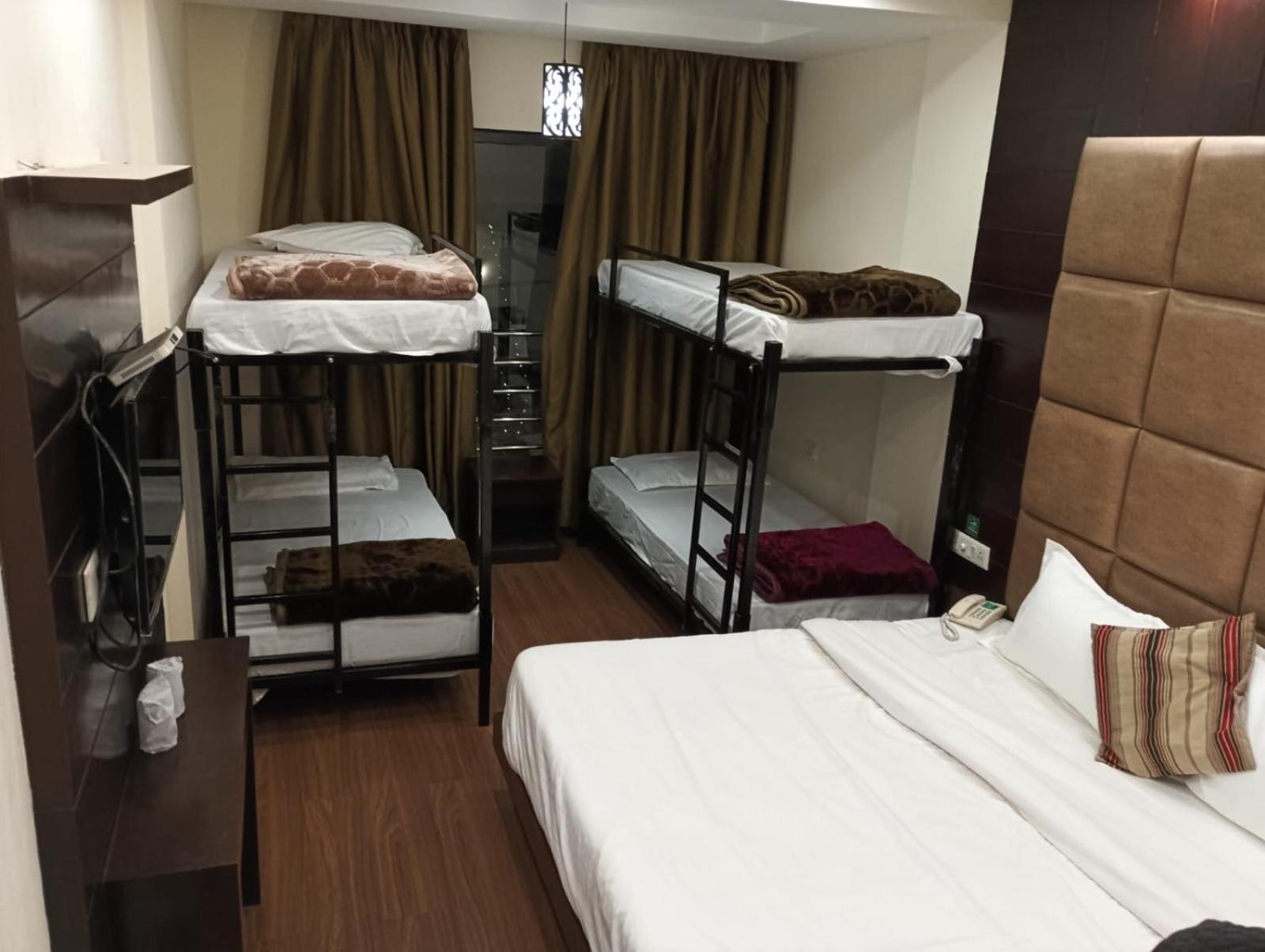 The Bunkk Inn Hotel & Restaurant Массури Экстерьер фото
