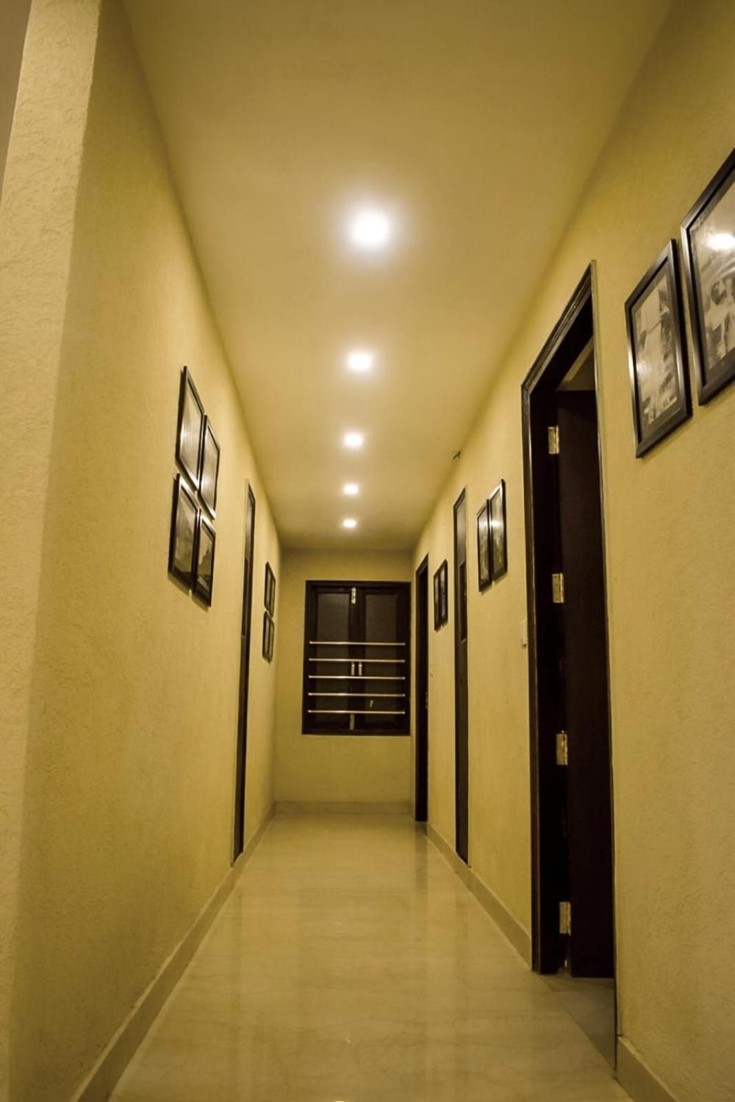 The Bunkk Inn Hotel & Restaurant Массури Экстерьер фото